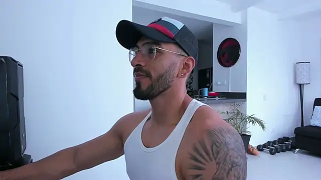 Snapshot of tony_muscle chatting on 02.23.25 tony muscle online show from 02.23.25