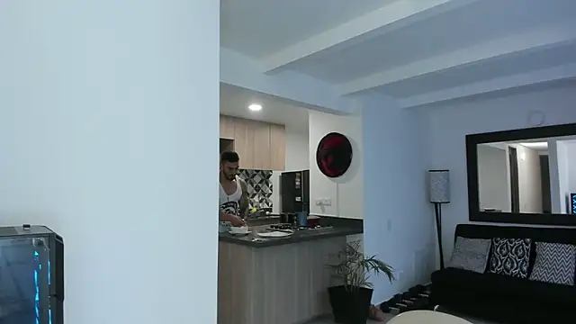 Snapshot of tony_muscle chatting on 02.24.25 tony muscle online show from 02.24.25