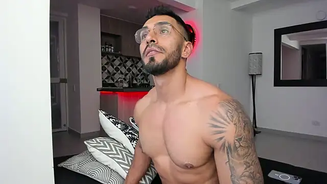 Snapshot of tony_muscle chatting on 02.25.25 tony muscle online show from 02.25.25