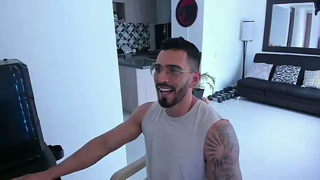 Snapshot of tony_muscle chatting on 02.27.25 tony muscle online show from 02.27.25