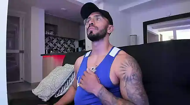 Snapshot of tony_muscle chatting on 03.02.25 tony muscle online show from 03.02.25