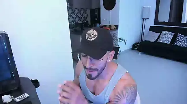 Snapshot of tony_muscle chatting on 03.07.25 tony muscle online show from 03.07.25