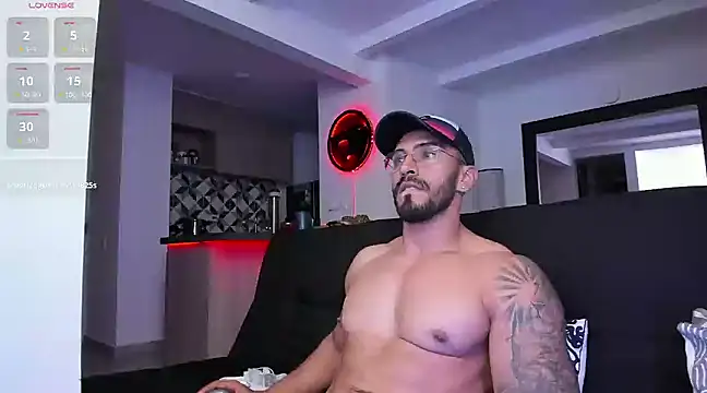 Snapshot of tony_muscle chatting on 03.16.25 tony muscle online show from 03.16.25