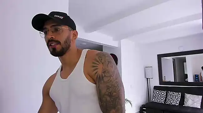 Snapshot of tony_muscle chatting on 03.16.25 tony muscle online show from 03.16.25