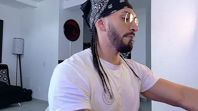 Snapshot of tony_muscle chatting on 09.08.25 tony muscle online show from 09.08.25