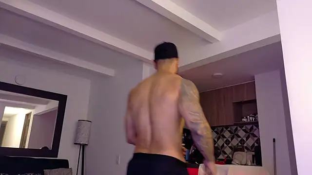 Snapshot of tony_muscle chatting on 09.17.25 tony muscle online show from 09.17.25