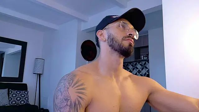 Snapshot of tony_muscle chatting on 09.20.25 tony muscle online show from 09.20.25