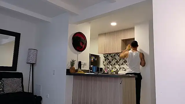 Snapshot of tony_muscle chatting on 09.21.25 tony muscle online show from 09.21.25