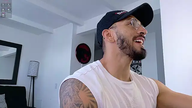 Snapshot of tony_muscle chatting on 09.22.25 tony muscle online show from 09.22.25