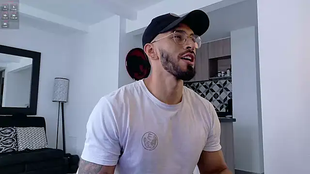 Snapshot of tony_muscle chatting on 09.26.25 tony muscle online show from 09.26.25