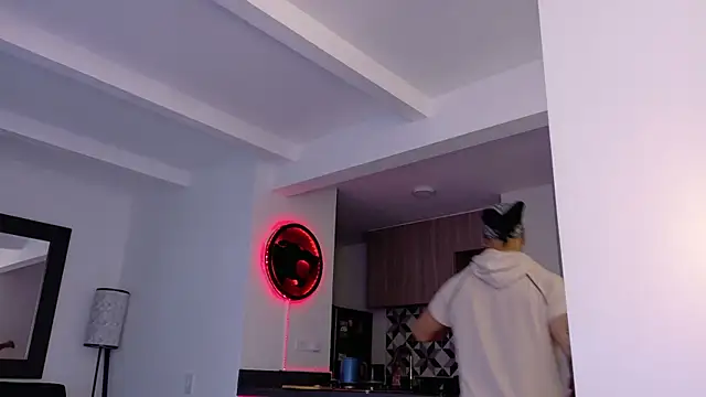 Snapshot of tony_muscle chatting on 09.27.25 tony muscle online show from 09.27.25