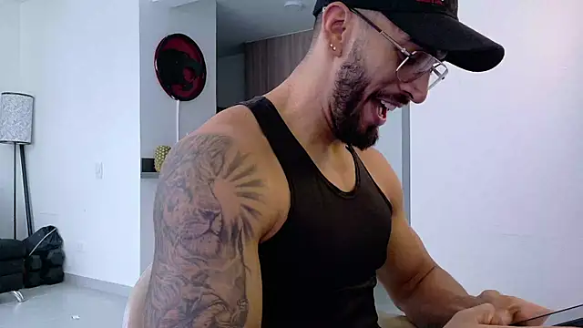 Snapshot of tony_muscle chatting on 09.30.25 tony muscle online show from 09.30.25