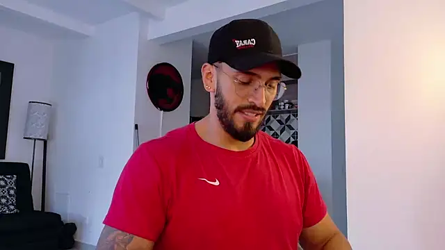 Snapshot of tony_muscle chatting on 10.06.25 tony muscle online show from 10.06.25