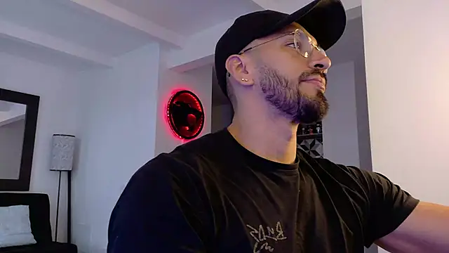 Snapshot of tony_muscle chatting on 10.21.25 tony muscle online show from 10.21.25