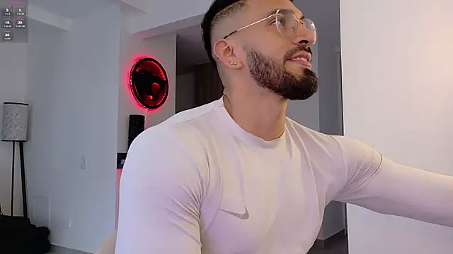 Snapshot of tony_muscle chatting on 11.20.25 tony muscle online show from 11.20.25