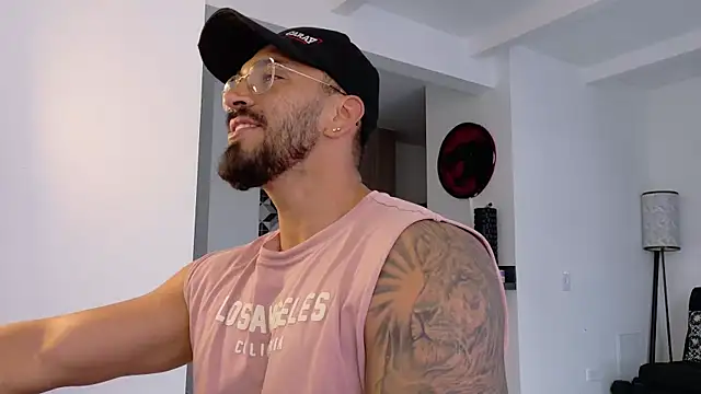 Snapshot of tony_muscle chatting on 01.06.26 tony muscle online show from 01.06.26