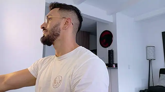 Snapshot of tony_muscle chatting on 01.13.26 tony muscle online show from 01.13.26