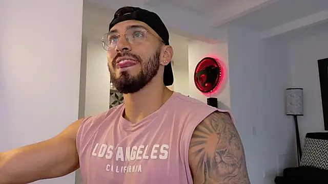 Snapshot of tony_muscle chatting on 01.15.26 tony muscle online show from 01.15.26