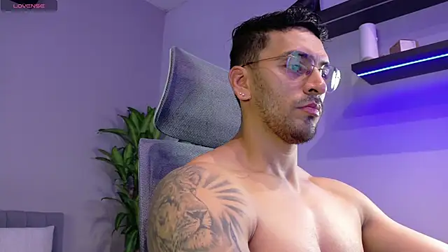 Snapshot of tony_muscle chatting on 06.26.26 tony muscle online show from 06.26.26