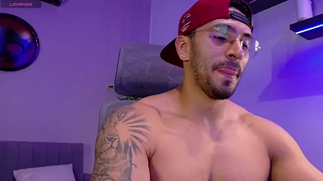 Snapshot of tony_muscle chatting on 06.30.26 tony muscle online show from 06.30.26