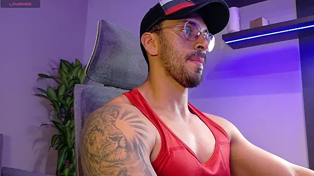 Snapshot of tony_muscle chatting on 07.04.26 tony muscle online show from 07.04.26