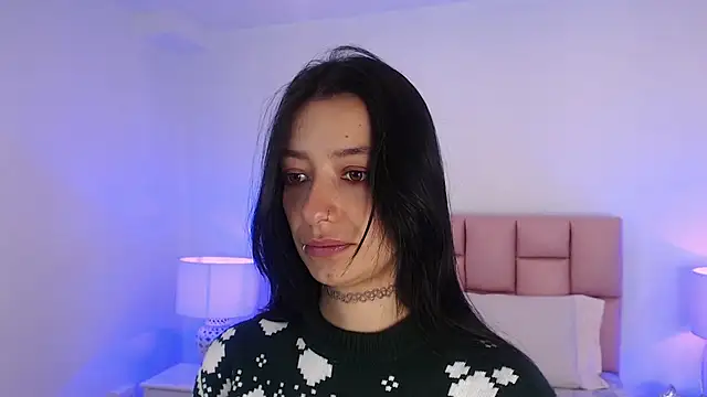 Snapshot of Zoe_Vixen chatting on 12.17.24 Zoe Vixen online show from 12.17.24