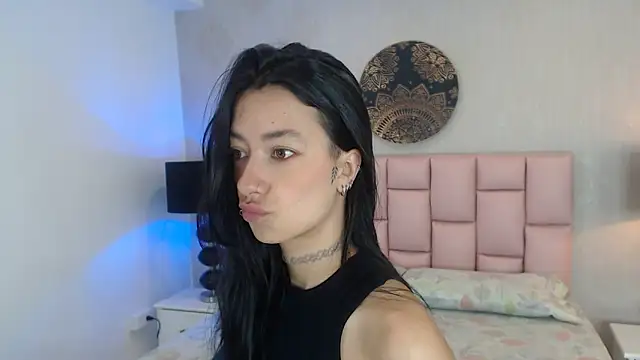 Snapshot of Zoe_Vixen chatting on 02.01.25 Zoe Vixen online show from 02.01.25