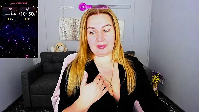 Snapshot of Lili_Crossi chatting on 12.04.24 Lili Crossi online show from 12.04.24