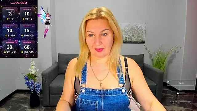 Lili Crossi online show from 10.30.25