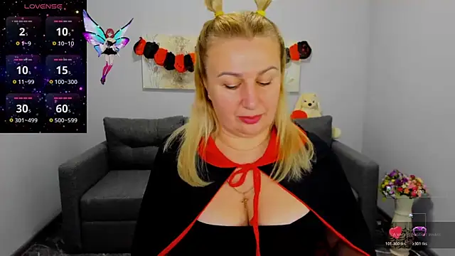 Lili Crossi online show from 10.31.25