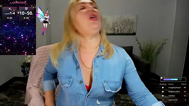 Lili Crossi online show from 11.17.25