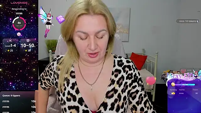 Snapshot of Lili_Crossi chatting on 04.25.26 Lili Crossi online show from 04.25.26