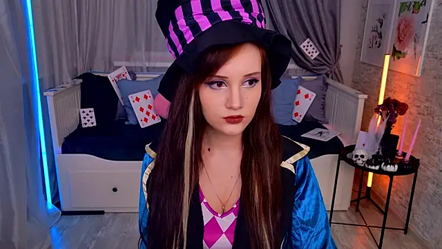 StellaGloww online show from 10.31.25