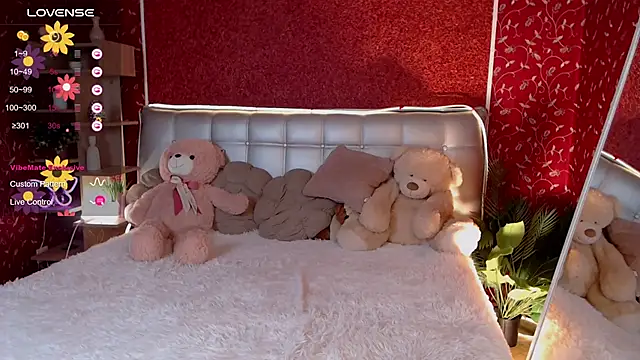 AuroraAksnesss online show from 11.21.25