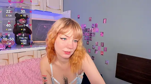 Snapshot of Linablueeyed chatting on 02.18.25 Linablueeyed online show from 02.18.25