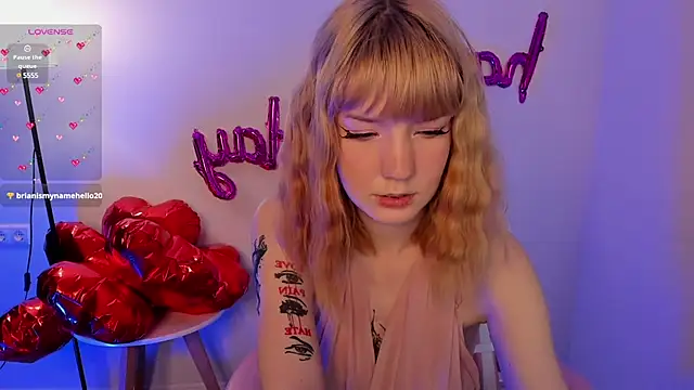 Snapshot of Linablueeyed chatting on 02.20.25 Linablueeyed online show from 02.20.25