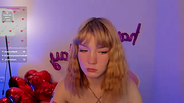 Snapshot of Linablueeyed chatting on 02.20.25 Linablueeyed online show from 02.20.25