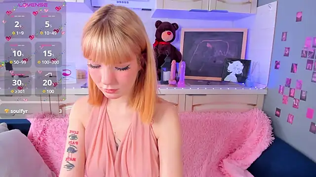 Snapshot of Linablueeyed chatting on 02.23.25 Linablueeyed online show from 02.23.25