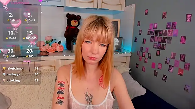 Snapshot of Linablueeyed chatting on 02.26.25 Linablueeyed online show from 02.26.25