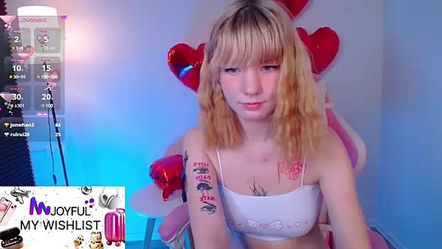 Snapshot of Linablueeyed chatting on 03.11.25 Linablueeyed online show from 03.11.25