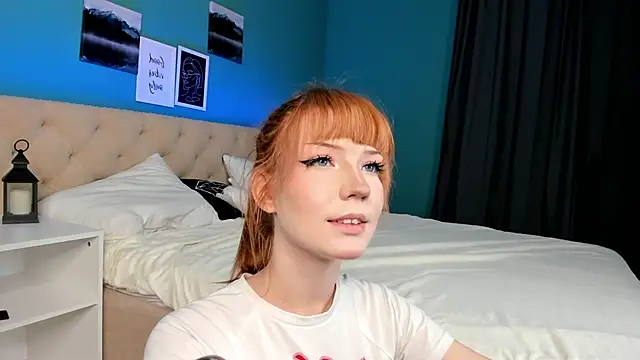 Snapshot of Linablueeyed chatting on 09.22.25 Linablueeyed online show from 09.22.25