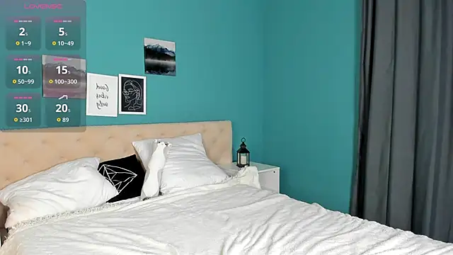 Snapshot of Linablueeyed chatting on 10.03.25 Linablueeyed online show from 10.03.25