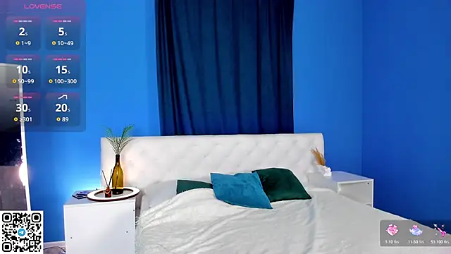 Snapshot of Linablueeyed chatting on 10.15.25 Linablueeyed online show from 10.15.25