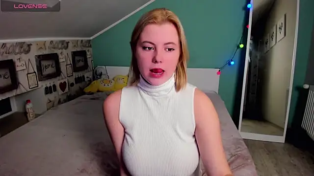 Snapshot of LillyDepp chatting on 12.29.24 LillyDepp online show from 12.29.24