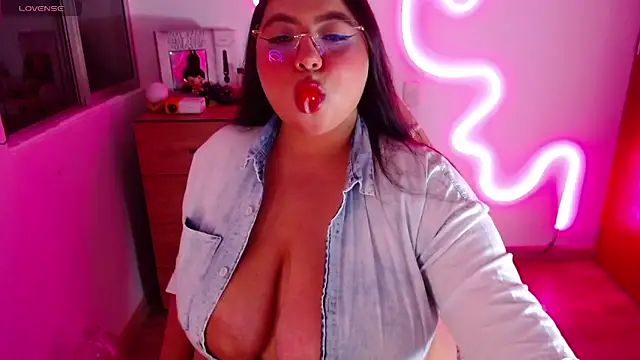 Snapshot of Rebeca_charme21 chatting on 01.19.25 Rebeca charme21 online show from 01.19.25