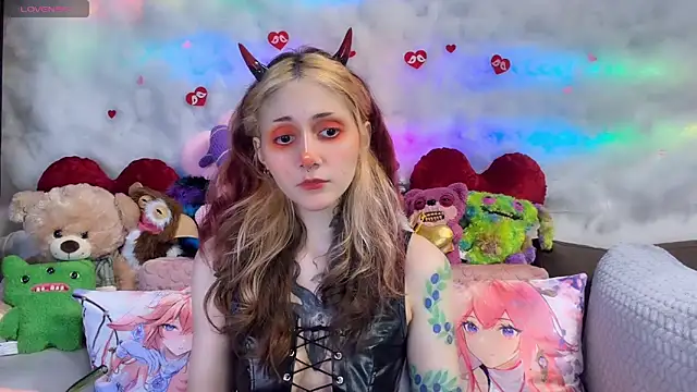 Snapshot of _Devill_Baby chatting on 04.28.26 Devill Baby online show from 04.28.26