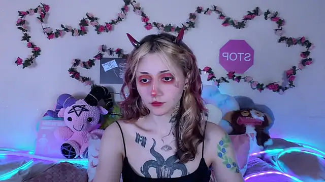 Snapshot of _Devill_Baby chatting on 05.13.26 Devill Baby online show from 05.13.26