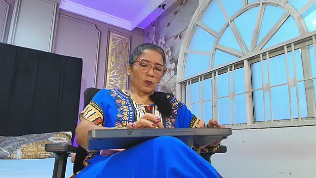 Snapshot of mature_bigass__ chatting on 11.29.25 mature bigass online show from 11.29.25