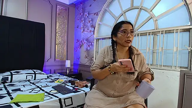 Snapshot of mature_bigass__ chatting on 12.17.25 mature bigass online show from 12.17.25