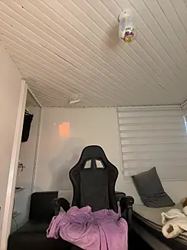 Snapshot of Anily_Lovely chatting on 02.19.25 Anily Lovely online show from 02.19.25